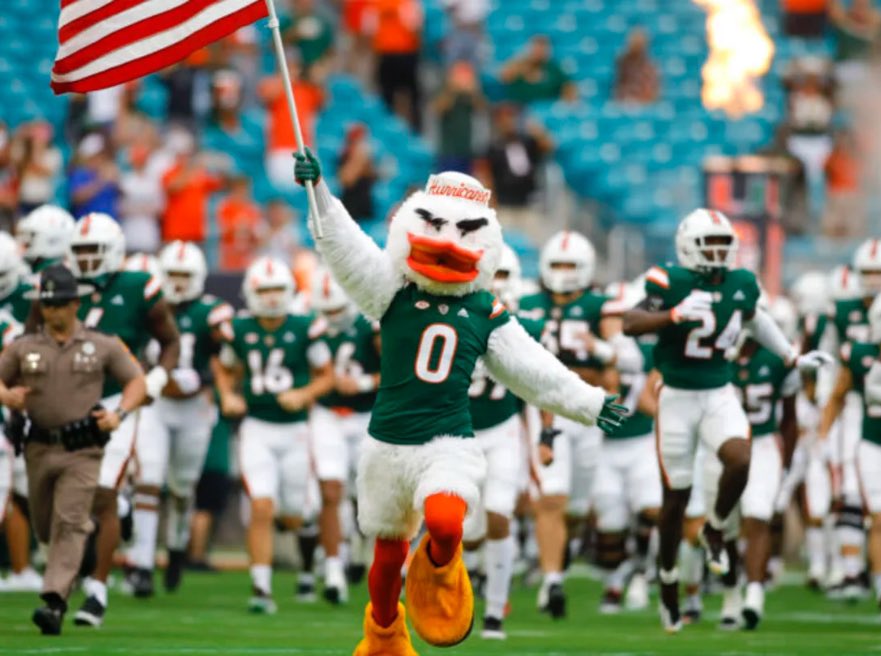 TGBBILLIE's tweet photo. Got my season tickets to see my boys ball out this season @MiamiHurricanes let’s gooooooo 🙌🏽💯🤞🏽 https://t.co/l7UcDrGZpo
