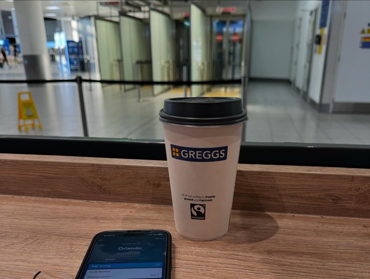 HosierXec's tweet photo. 6.30am land and meet &amp; greet at London Gatwick South for 6 of our newest Wisbech based customers after spending two weeks in sunny Orlando 🇺🇸 https://t.co/ITl7ARKBjk
