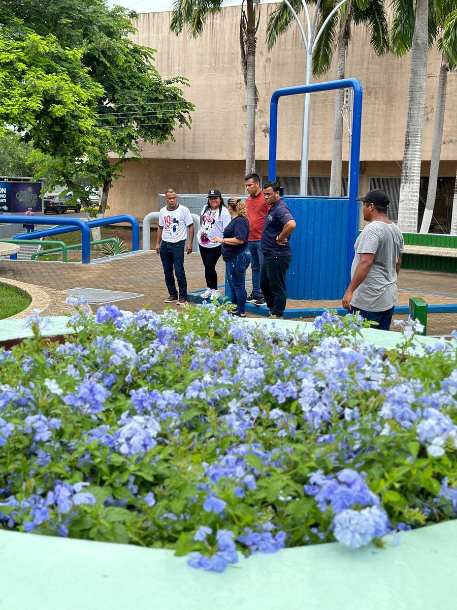 OviedoPSUV's tweet photo. ¡Excelencia en cada detalle! La contraloría del Concejo Municipal está en acción, inspeccionando las obras de Caroní y asegurando que su ejecución sea de la más alta calidad. Con compromiso y transparencia, seguimos construyendo una Ciudad Guayana Para Vivir.

#JusticiaSoberana https://t.co/ddWIE3Mohb