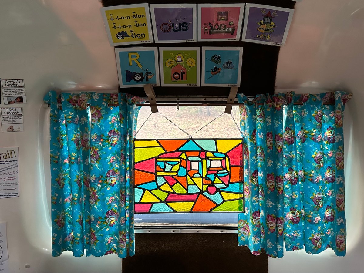 TheCraftGuild's tweet photo. From classroom to camper— Stained Glass Student Stacies' masterpiece is a wonder!! A vibrant touch of magic has definitely been added to her travels!✨🚐
#CraftGuildofDallas https://t.co/FlbtfVbUGr
