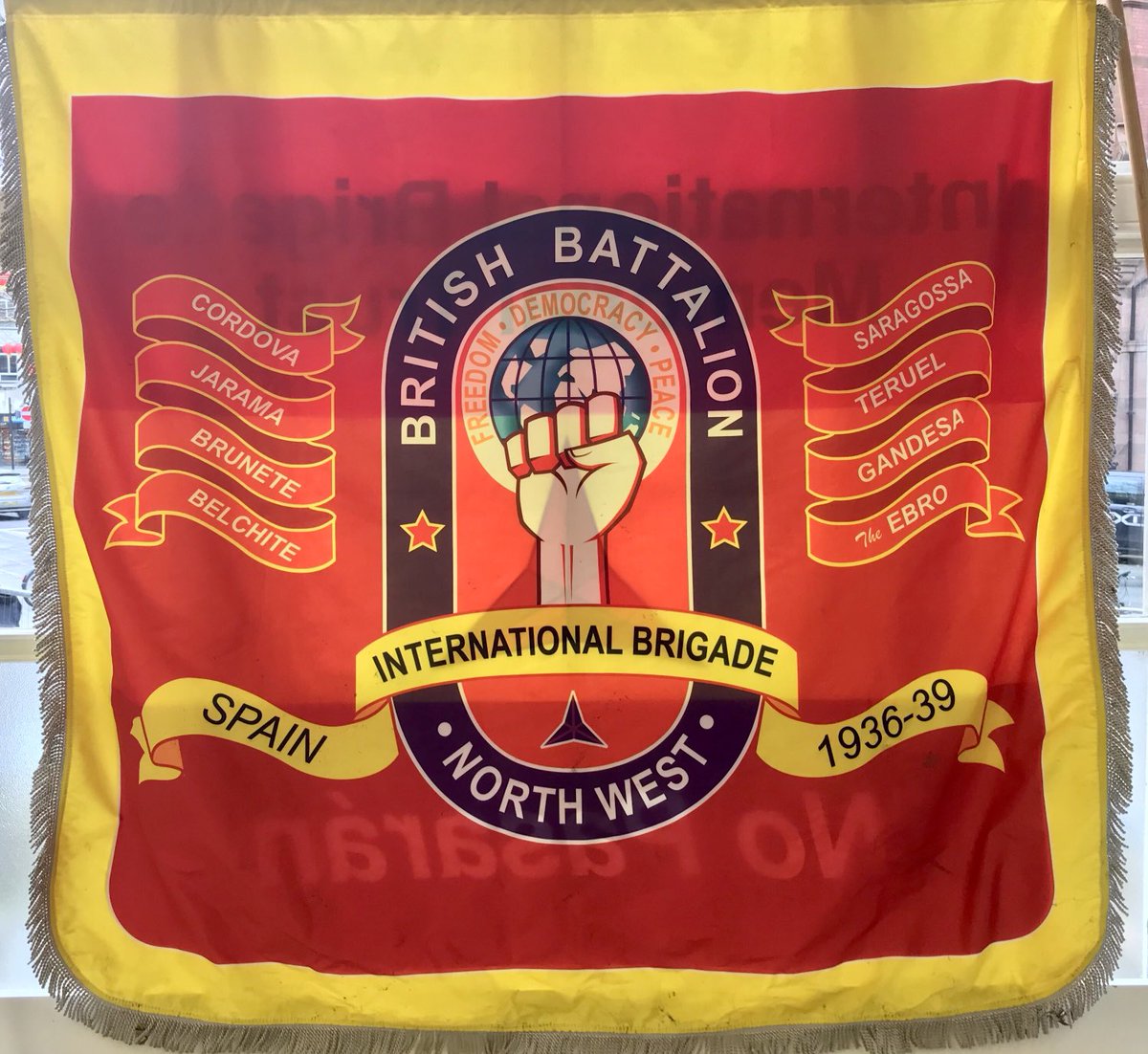 IBGtrManchester's tweet image. Fighting fascism since the 1930s! Respect to the thousands out tonight to oppose today’s racists, fascists &amp;amp; backers. International Brigade volunteers fought for democracy &amp;amp; against fascism in the 1930s Spanish Civil War. They shall not pass. No Pasaran! ⁦@IBMT_SCW⁩