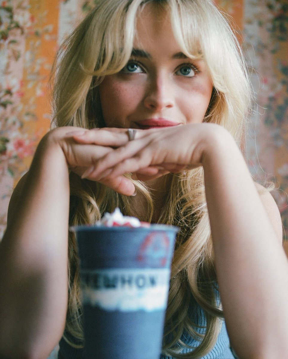 carpentersphl's tweet photo. Sabrina Carpenter for her "Short n' Sweet" smoothie at Erewhon. https://t.co/BCfqwryE9X