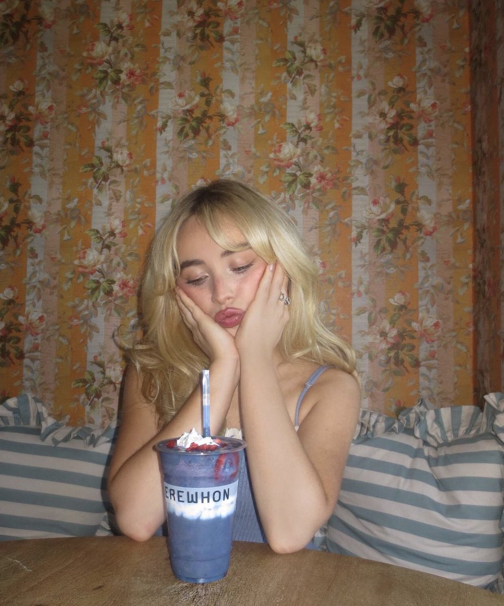 carpentersphl's tweet photo. Sabrina Carpenter for her "Short n' Sweet" smoothie at Erewhon. https://t.co/BCfqwryE9X