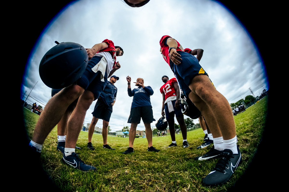 ToledoFB's tweet photo. through the looking glass 🔎

#TeamToledo https://t.co/UNLN8pNwvW