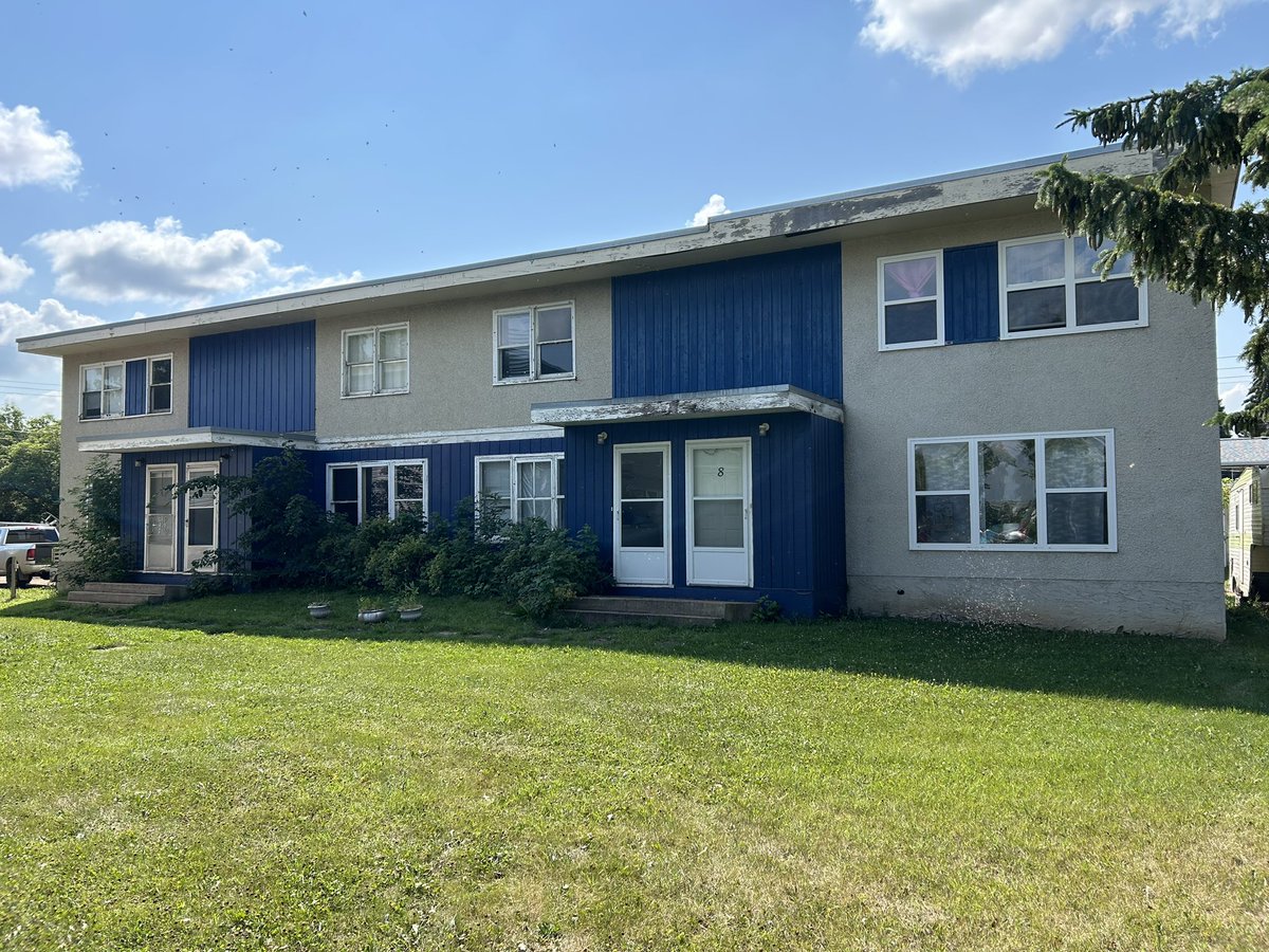 YEGDoorHardware's tweet photo. Beautiful #Bruderheim!
Went out to visit a #LuxWindows another happy client out in @Bruderheim - check out the before & after photos! They are ready for the next building.
Always need to stop by Lily’s for their delicious #pizza & #clubhouse!
#yegrenos #yegfood #yegwindowguy https://t.co/DNAnHhxtY7