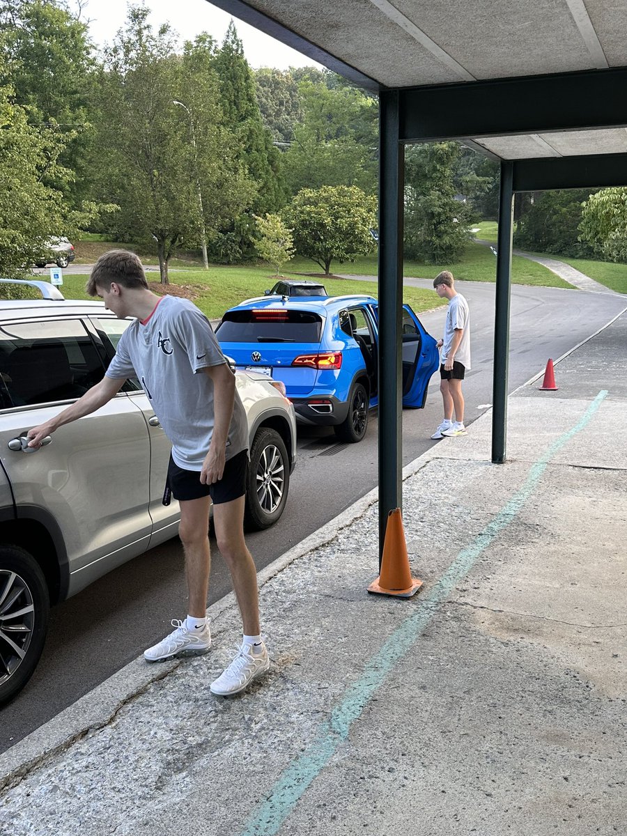 ACHSMAVBaseball's tweet photo. We spent some time at Norris Elementary this morning to welcome their 4th and 5th graders on their first day of school! #OneAC https://t.co/ARyuzFpP07