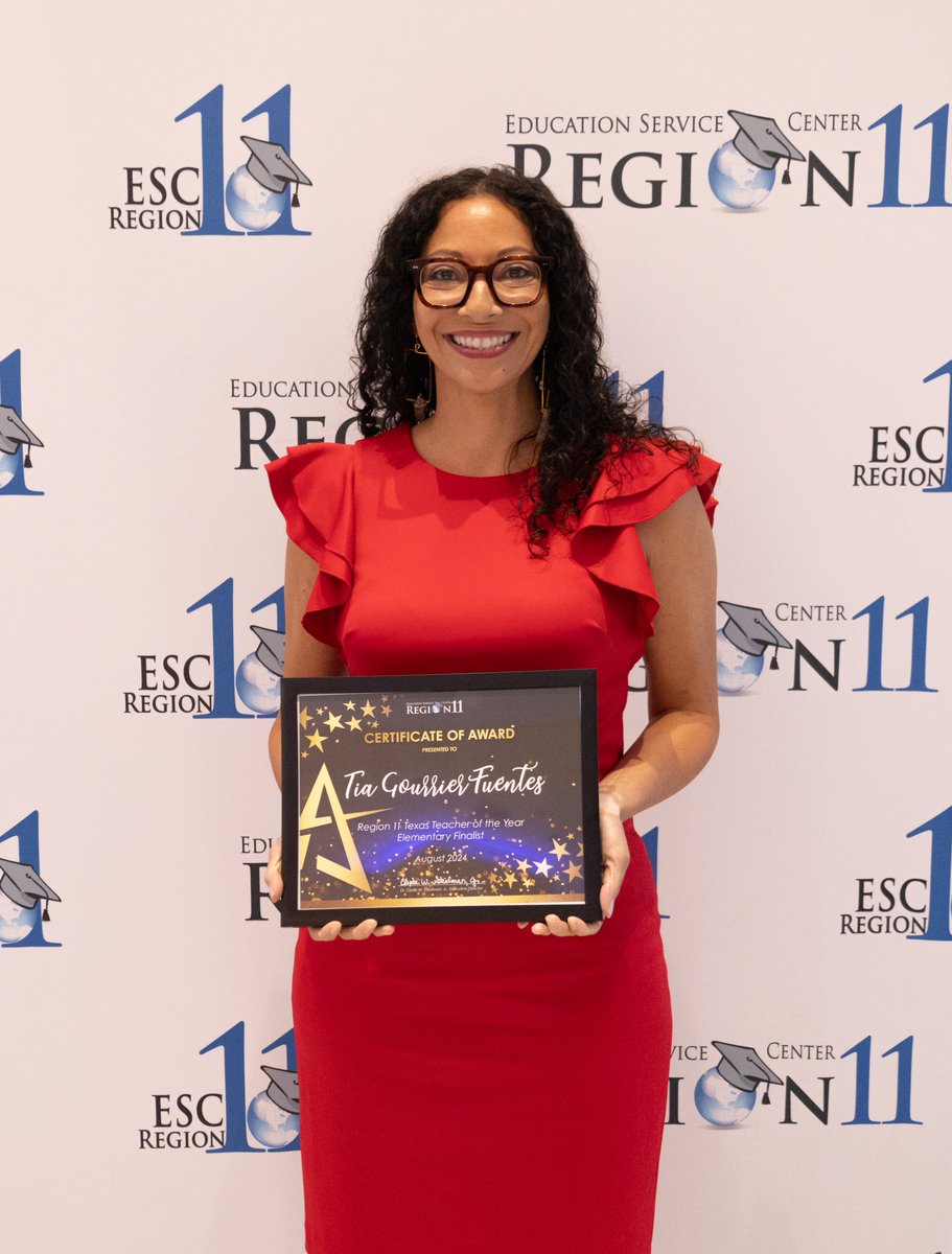 HEBStonegate's tweet image. Mrs. Fuentes was surprised yesterday evening when she was announced as a finalists out of 90 district teacher of the year awardees at the Region 11 Teacher of the Year Celebration.  We are so proud of her! #TheStonegateWay @HEBISDpeople @hebisd @CraftsAndClass