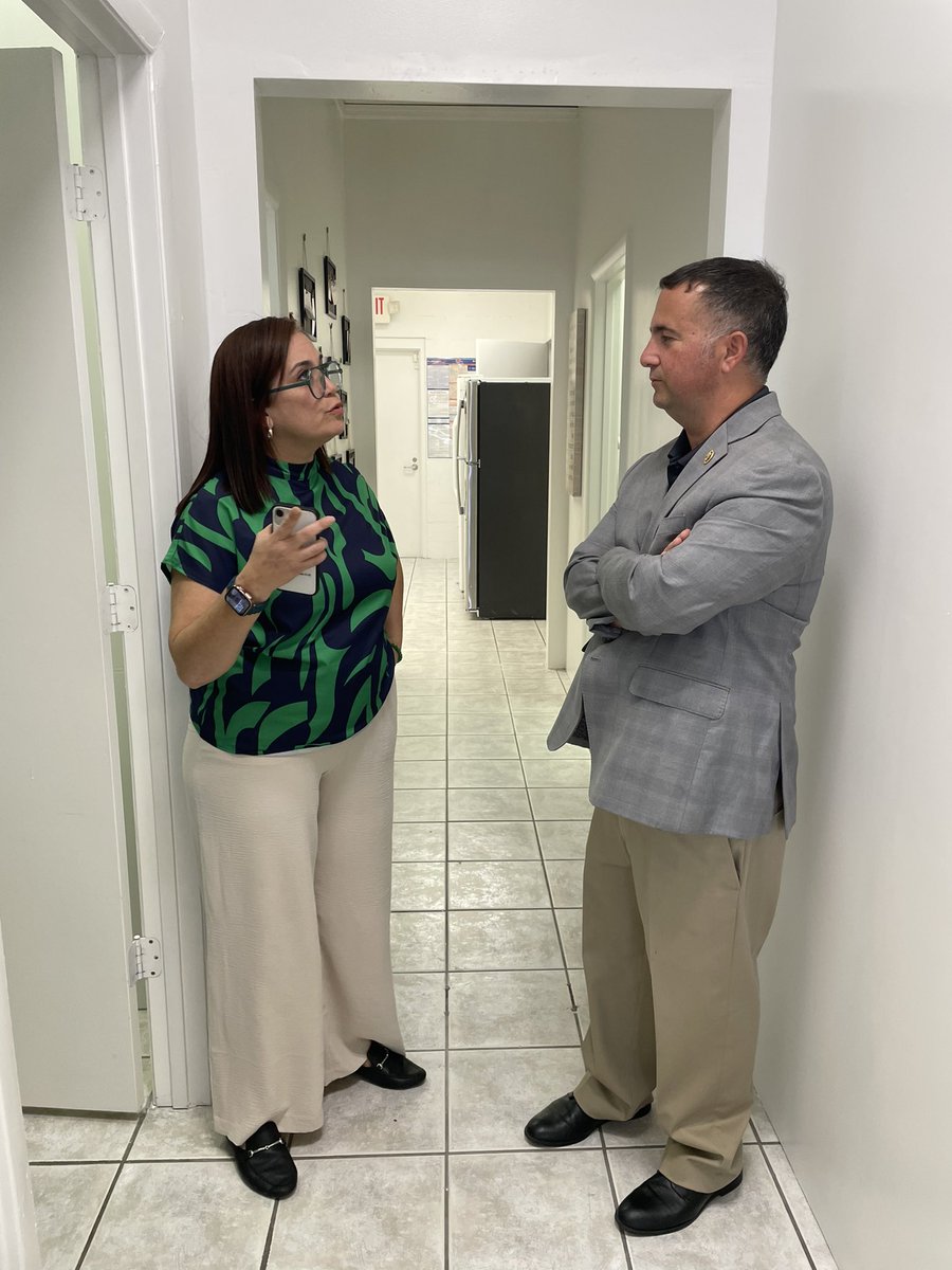 RepDarrenSoto's tweet photo. @mgmedicalcenter We wrapped up our tour at #LetsBeDifferent in Kissimmee!
We toured their medical facilities and learned about their incredible work supporting uninsured families, providing senior care, & assisting with immigration medical exams. (3/3) https://t.co/rgE2BjNgTU
