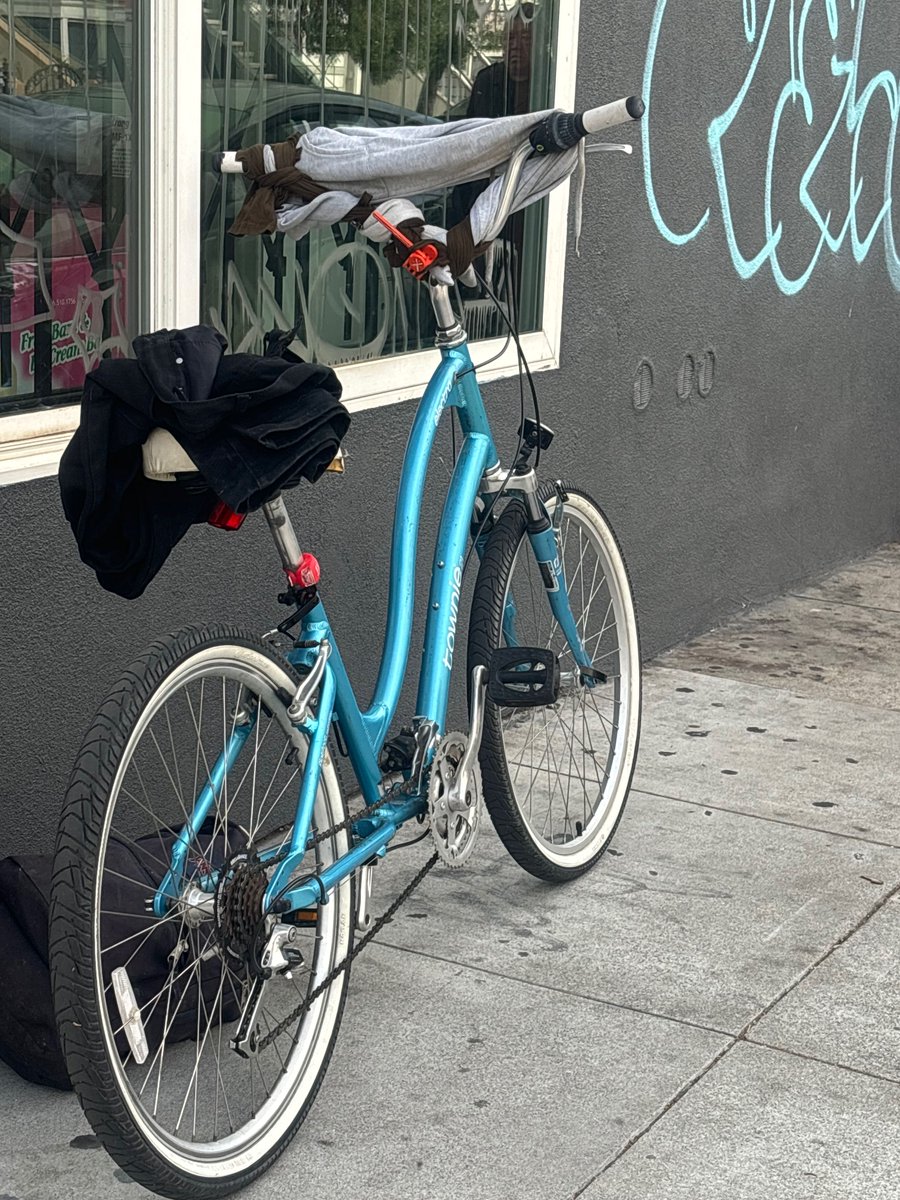 jschull's tweet photo. @stolenbikessfo Looking for this bike, has been spotted (after theft) being ridden in the Mission. https://t.co/sDx2de2esT https://t.co/BTudFdza8N