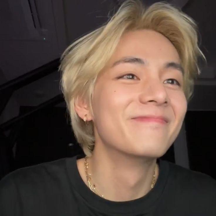 🥥 #kooktaeau #aukookv Cambiando el juego 🔞

JK, un alfa centrado en encuentros sexuales efímeros y sin sentimientos, ve su rutina transformarse al relacionarse con TH, un hermoso omega que le hace cuestionar su enfoque hacia el sexo.