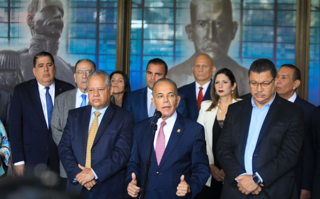 Balance del día: los principales partidos que apoyaron la candidatura de <a href="/EdmundoGU/">Edmundo González</a>, la PUD y la MUD, no consignaron hoy ni las actas ni ningún otro material electoral, a pesar de haber asegurado  ante el país, desde el domingo #28J, tenerlas en su poder.  Las actas fueron el