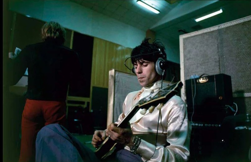 The Brian Jones Resource (@brianresource) on Twitter photo #TheRollingStones #BrianJones, Brian's bum. #KeithRichards, #Gibson Les Paul Custom, A #Futurama Corvette #amplifier sat upon a #Vox #UL760 amplifier. Olympic Sound Studios, #London, #England - November 1966. Photo: By <a href="/GeredMankowitz/">Gered Mankowitz FRPS</a>
With thanks to <a href="/thatstoneslady/">Mrs JonesStones 🎩👒🍷</a> 🙌 #TheRollingStones #BrianJones, Brian's bum. #KeithRichards, #Gibson Les Paul Custom, A #Futurama Corvette #amplifier sat upon a #Vox #UL760 amplifier. Olympic Sound Studios, #London, #England - November 1966. Photo: By <a href="/GeredMankowitz/">Gered Mankowitz FRPS</a>
With thanks to <a href="/thatstoneslady/">Mrs JonesStones 🎩👒🍷</a> 🙌