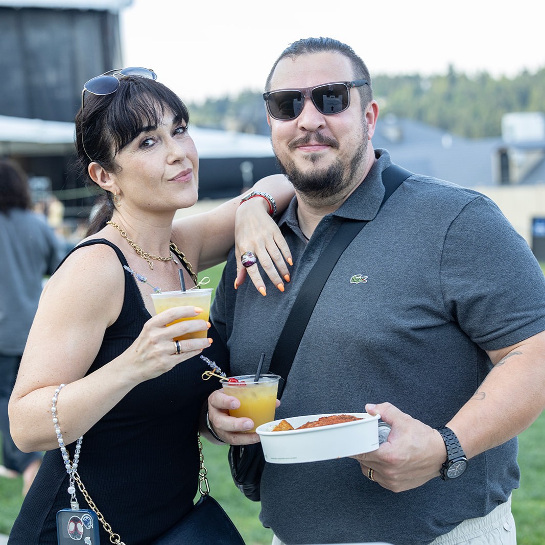 We're soaking up these concert nights and making memories with you! 🎵 🍷