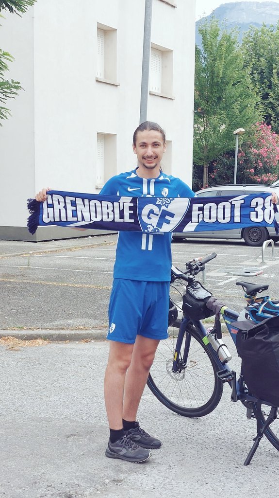 lejeje38's tweet photo. Direction Lorient pour le premier déplacement de la saison. 1075 km de vélo m'attendent (avec les petits détours). Première étape validée :) plus que 14 ... 💙 🤍  Forza Grenoble https://t.co/iDTTnFxlc8