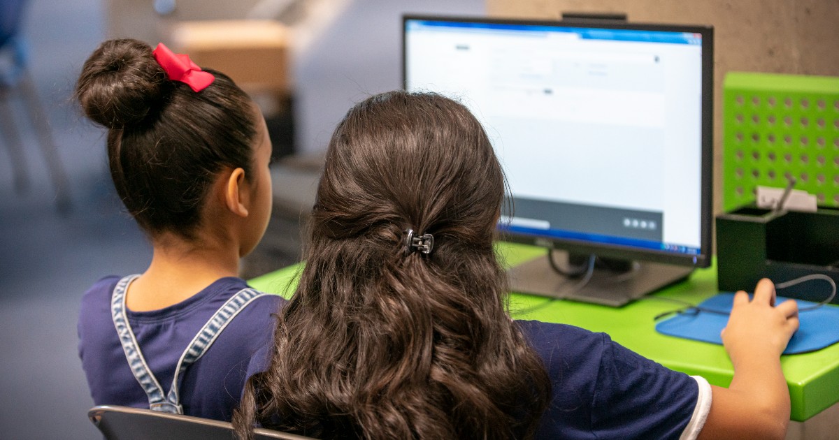 CiudadDePhoenix's tweet image. ¿Vuelves a la escuela? Consigue tu tarjeta gratuita de la Biblioteca Pública de Phoenix para acceder a materiales, recursos y espacios de estudio que te ayudarán a tener un año académico exitoso. 💯

📚 phoenixpubliclibrary.org/kids/back-to-s…

#JustReadPPL #PhoenixPublicLibrary #BacktoSchool