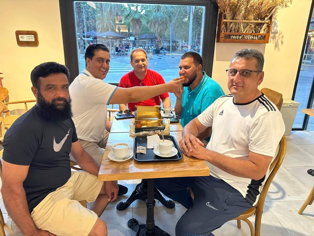 SpainIpof's tweet image. استحکام  پاکستان اوورسیز فورم سپین کے رہنماؤں کے ساتھ خصوصی ملاقات حاجی شیر خان ۔ سفیر بھٹی ۔ اکمل بٹ ۔ جاوید ناصر ۔ اور دیگر دوستوں کے ساتھ ۔ انشاءاللہ 14 اگست بروز بدھ بارسلونا   سینٹر میں جشن ازادی کے حوالے سے پروگرام 
پاکستان زندہ باد پاک فوج زندہ باد 
 #spain #ipof #DGISPR