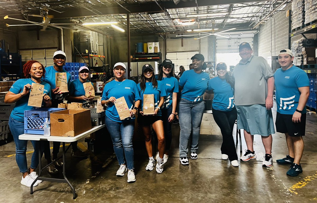 biancaespi's tweet photo. Our team volunteered this morning at Kids Meals @InsperityJobs @Insperity #communityinvolvement #TalentAcquisition https://t.co/qNZ9hb3TTs