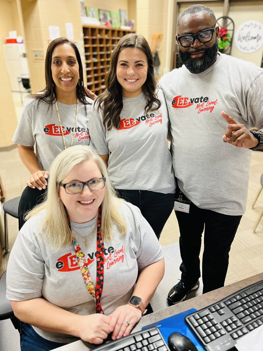 LeeCountySchool's tweet photo. What a great first day!

#eLEEvate #GoodNewsLEE #Day1ReadyLEE https://t.co/nzMBYfD6PL