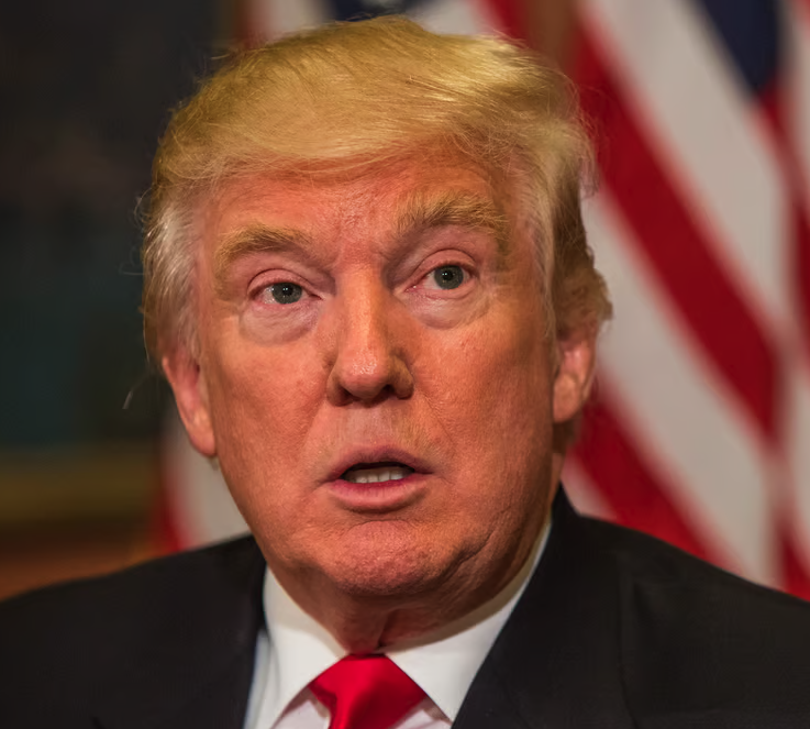 BREAKING: Donald Trump's lie that he "has no idea" who's behind the fascist Project 2025 blueprint for his second term explodes in his face as it's revealed that he flew on a private plane with the man responsible.

This is absolutely humiliating...

According to a new report