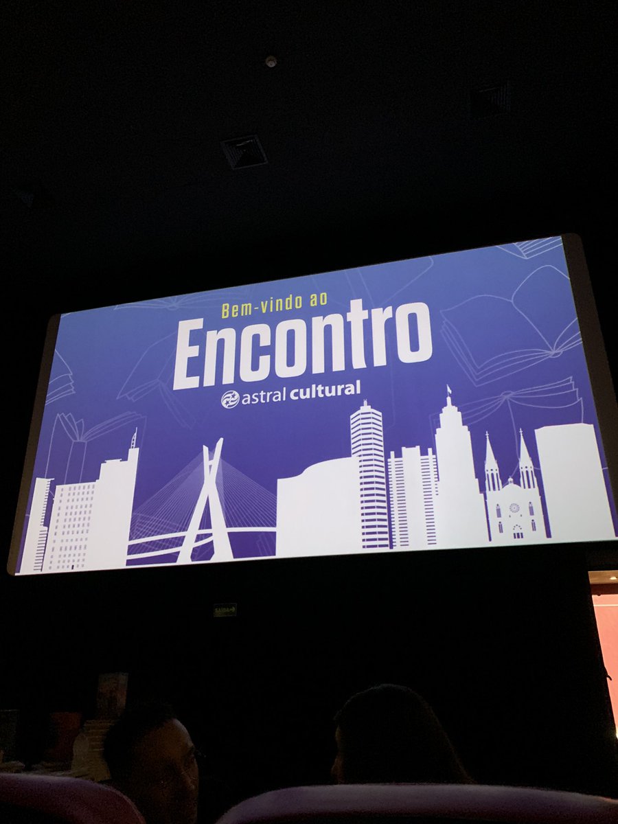giuliappaim's tweet photo. Participei do encontro de livreiros da @AstralCultural e foi bom demais! Conheci tanta gente legal e finalmente pus as mãos em EATU que tá tão lindo 😭❤️ https://t.co/HoMpxGOp8t
