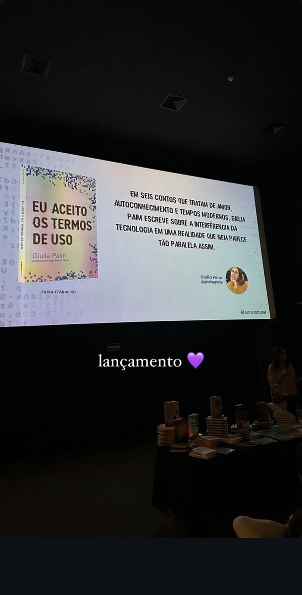giuliappaim's tweet photo. Participei do encontro de livreiros da @AstralCultural e foi bom demais! Conheci tanta gente legal e finalmente pus as mãos em EATU que tá tão lindo 😭❤️ https://t.co/HoMpxGOp8t