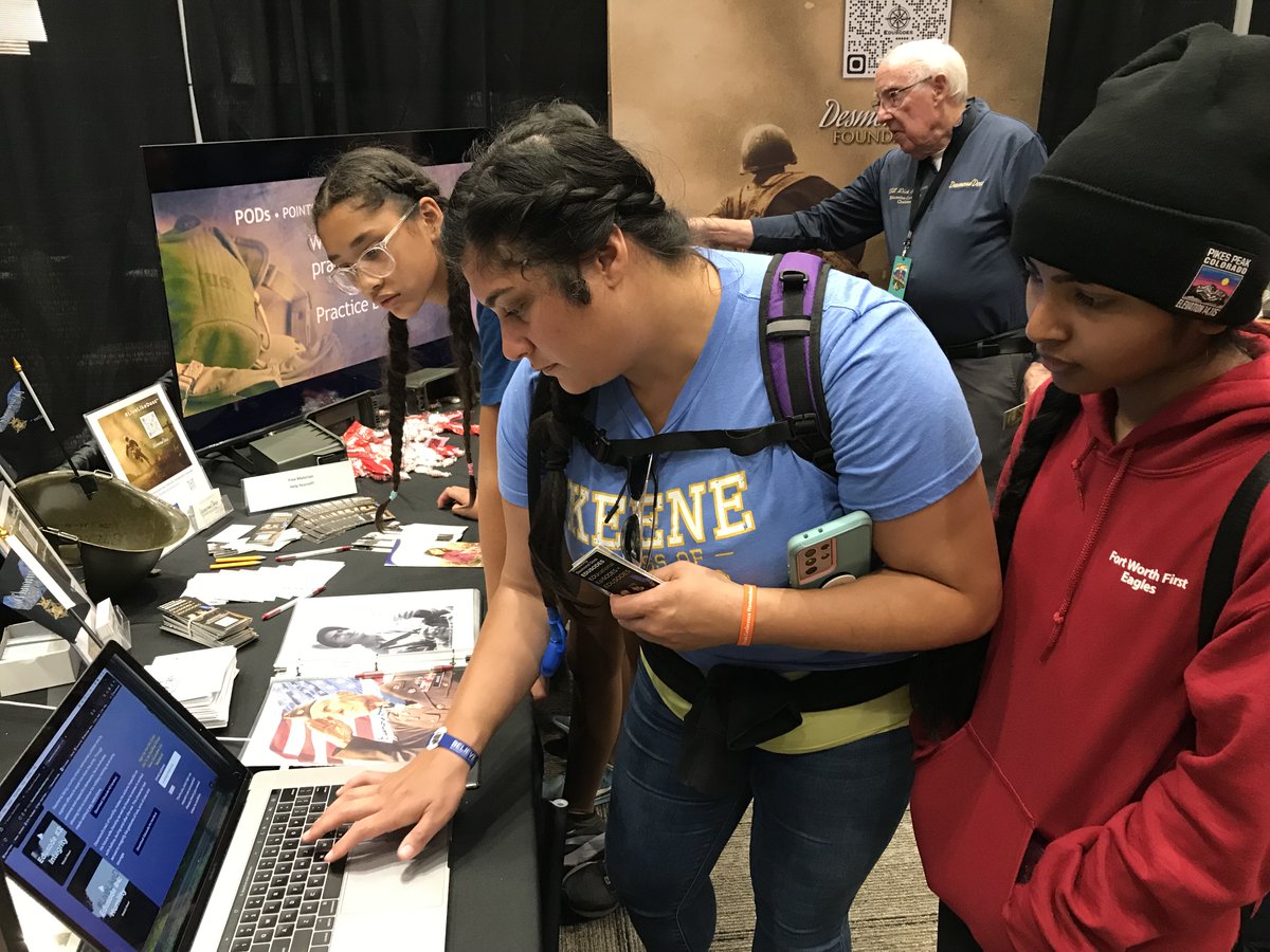 DesmondDoss's tweet photo. Day-1 @iCamporee
🏅 Over 100 Leaders and Educators signed up for Edusodes! Desmond continues to inspire young people to live a positive, character-driven life.
#iCamporee #Youth #Edusodes #DesmondDoss #MedalOfHonor #LiveLikeDoss #HacksawRidge #WWII #DesmondDossFoundation https://t.co/vhTLwepnhZ