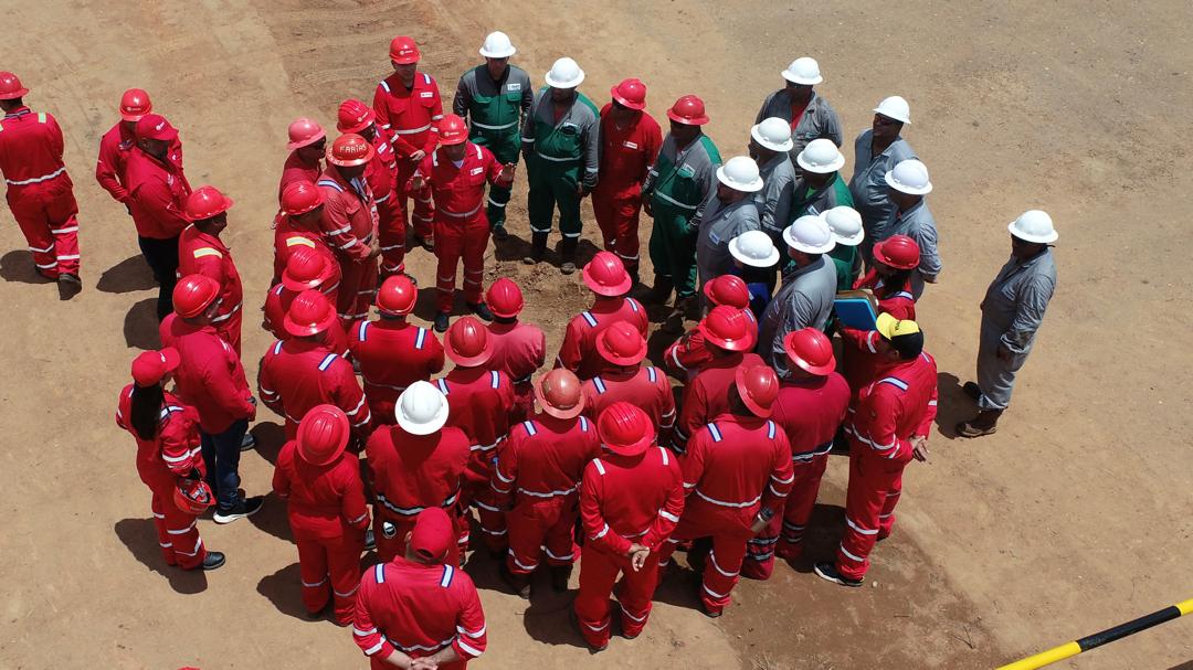 Pdvsa_TV's tweet photo. El Ministro de Petróleo,  @TellecheaRuiz visitó la Macolla Sarrapia ubicada en la Faja Petrolífera del Orinoco Hugo Chávez, dónde verificó los trabajos de acondicionamiento dirigidos a elevar el potencial para el crecimiento de la producción petrolera venezolana. https://t.co/YwoCIqyLmD