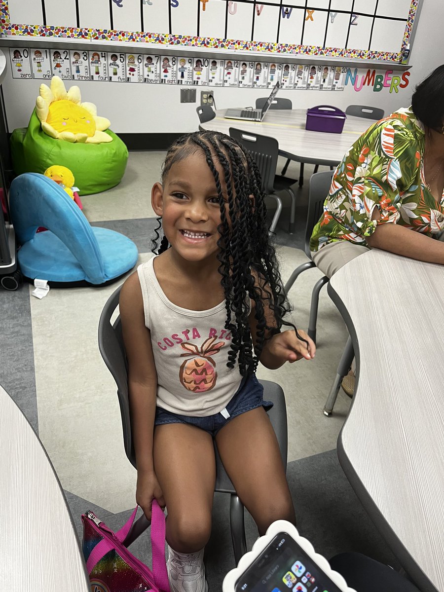 TheeSimoneee's tweet image. I 8888 on my baby hair , but shesss ready for school 😫🥹.