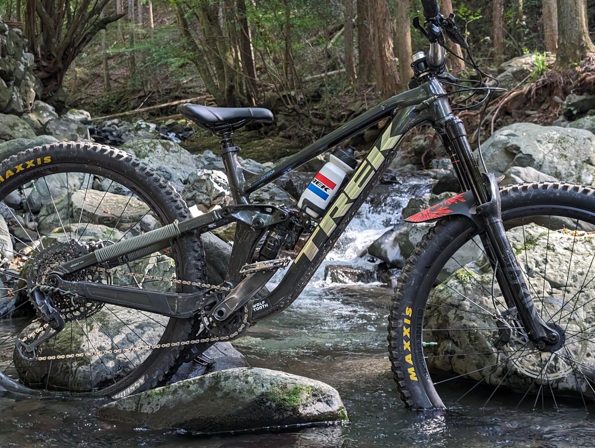 ロボコン (@robokonnohito) / X