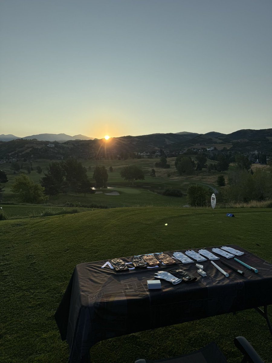 VardonPro's tweet image. Pop-up shops are our favorite⛳️

Hoping to come to a course near you🫡

#VardonGolf | #DriftFromTradition