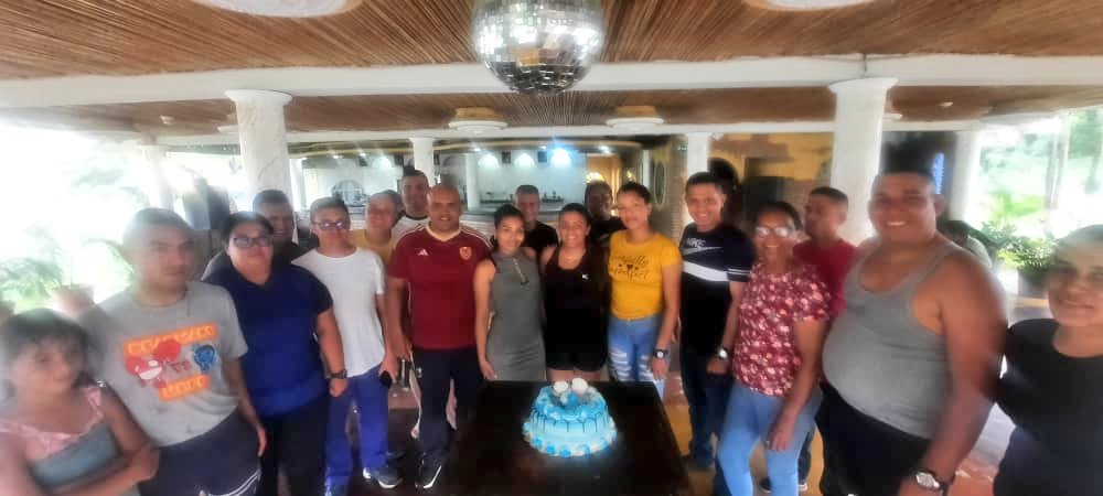 civiscea50's tweet photo. 📢 #Entérate || En la tarde de hoy, el personal de este centro de entrenamiento aeronáutico asistió al Plan Recreacional correspondiente al segundo semestre, almuerzo especial y celebración del cumpleañeros del mes.
#VenezuelaHaceJusticia
#FANB
#SoloUnidosVenceremos
#CEA50
#6Ago https://t.co/RbIXpWFBnV