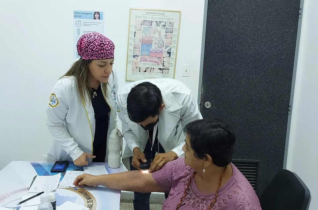 𝓢𝓪𝓵𝓾𝓭 𝓐𝓻𝓪𝓰𝓾𝓪 (@saludaraguap) on Twitter photo #7Ago HCM totalmente preparado para recibir a sus pacientes ciudadmcy.info.ve/?p=289480 @nicolasMaduro <a href="/Soykarinacarpio/">Karina Carpio</a> <a href="/MagaGutierrezV/">Magaly Gutiérrez Viña</a> <a href="/DraShirleySalud/">Dra. Shirley Hernández</a> <a href="/Ciudadmcyofic/">Ciudad MCY Oficial</a> #7Ago HCM totalmente preparado para recibir a sus pacientes ciudadmcy.info.ve/?p=289480 @nicolasMaduro <a href="/Soykarinacarpio/">Karina Carpio</a> <a href="/MagaGutierrezV/">Magaly Gutiérrez Viña</a> <a href="/DraShirleySalud/">Dra. Shirley Hernández</a> <a href="/Ciudadmcyofic/">Ciudad MCY Oficial</a>