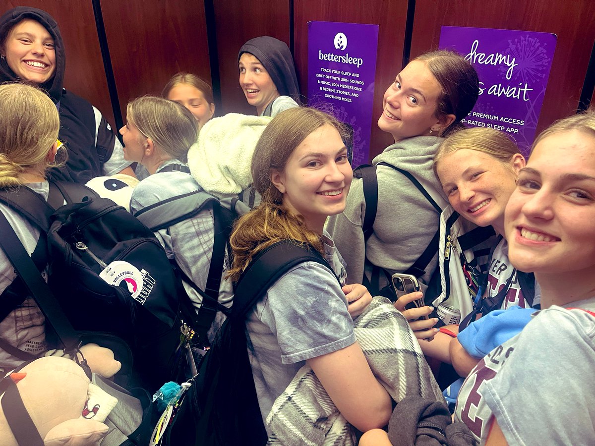 Great day getting some team camp reps  @prepdig Iowa Sizzle! A 6-0 start to the day against quality opponents. A highlight was getting to battle <a href="/PrepDig/">Prep Dig 🏐</a>Chris Fitzgerald’s Notre Dame Academy squad from Green Bay, WI! Now off to Des Moines for the next 2 days.