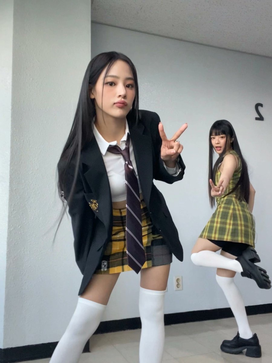 N𝕌𝔍E𝔸N𝗦 ★ 👖 tweet media