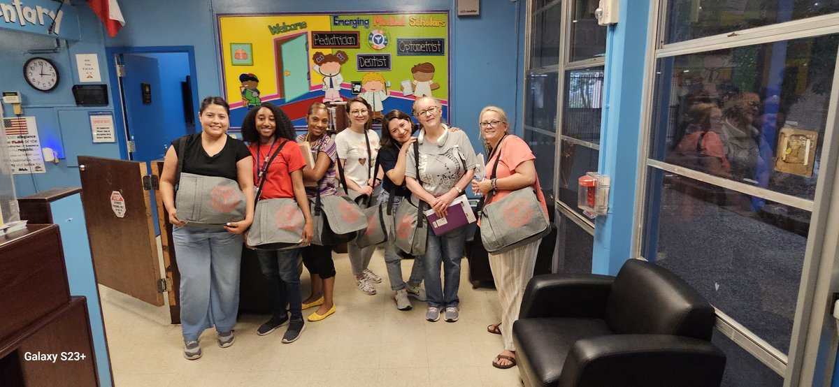 mdhutchins26's tweet photo. Our new team members are excited and ready to go. @Elrod_HISD https://t.co/OT74N2u4zr