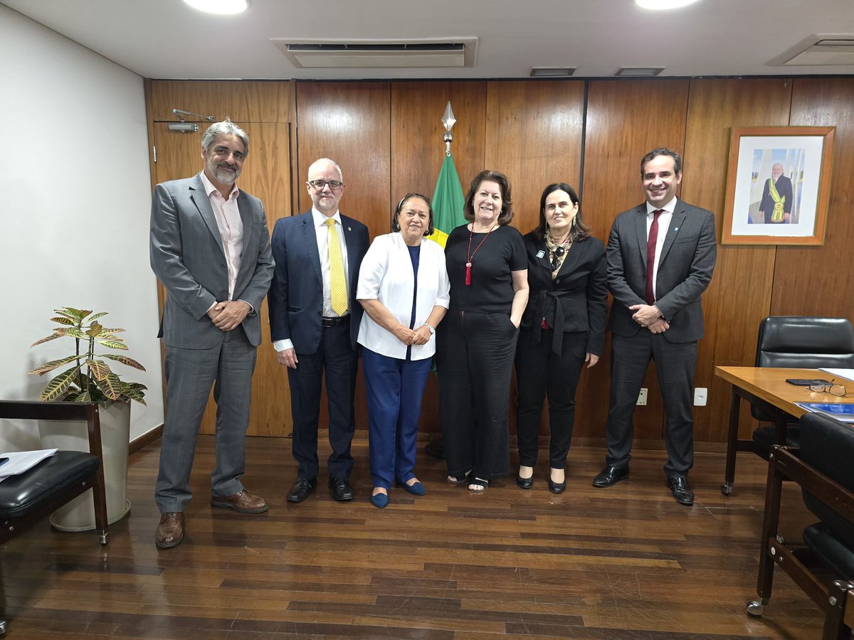 fatimabezerra's tweet photo. Concluindo nossa em Brasília, estivemos na @casacivilbr com a secretária executiva @MiriamBelchior.

Dialogamos sobre as obras e projetos do PAC para o Rio Grande do Norte.

@caduxavier 
@virginiafflopes 
@Daniel_Cabral 

📸 Fábio Duarte
Assecom/RN https://t.co/hE7RQxFLqS