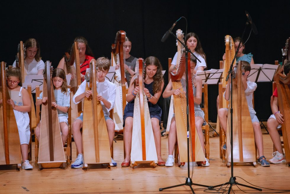 Culturalia GZ (@culturaliagz) on Twitter photo As arpistas máis novas de Galicia abren mañá, 8 de agosto, a 11ª edición do Noia Harp Fest
<a href="/noiaharpfest/">Noia Harp Fest</a>
culturaliagz.com/as-arpistas-ma… As arpistas máis novas de Galicia abren mañá, 8 de agosto, a 11ª edición do Noia Harp Fest
<a href="/noiaharpfest/">Noia Harp Fest</a>
culturaliagz.com/as-arpistas-ma…