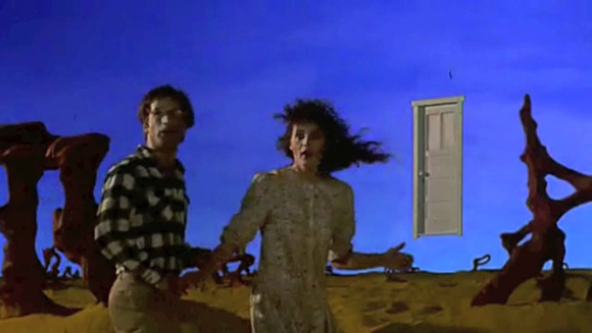 CaitlinGwell's tweet photo. What it feels like to step out of the door right now. Thankfully, no sandworms, just sweltering heat. https://t.co/o5gjY8LoLU