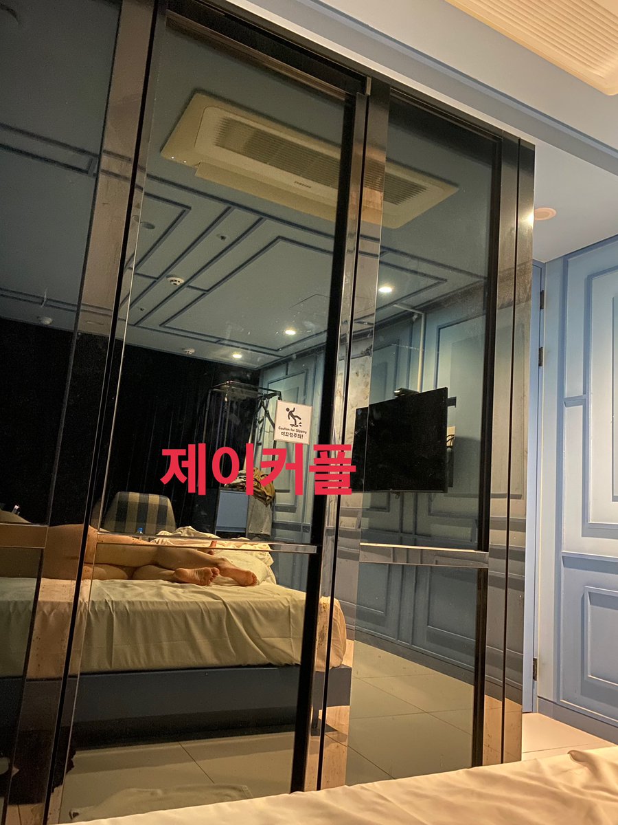 오랜만에 여친이랑 평일 저녁 늦게까지 놀았네요ㅋ

종로에 아시는 좋은 호텔 또는 모텔 있으시면 추전 부탁드려요~~^^

#부커 #부커만남 #건오 #커플만남