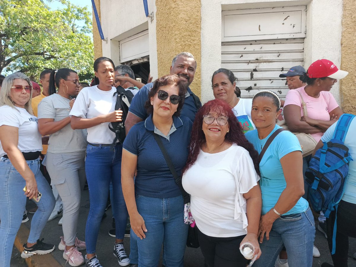 📢Este #FelizMiércoles #Agosto, el sector educativo de la Parroquia Carlos Soublette, participó en la concentración por la paz de Venezuela, celebrada en repudio al odio, vandalismo y discriminación. #JusticiaSoberana 🤝🇻🇪 <a href="/NicolasMaduro/">Nicolás Maduro</a> <a href="/_LaAvanzadora/">Yelitze Santaella</a> <a href="/Jateranoficial/">José Alejandro Terán</a> <a href="/danieljgm7/">Daniel González ZELaGuaira</a>