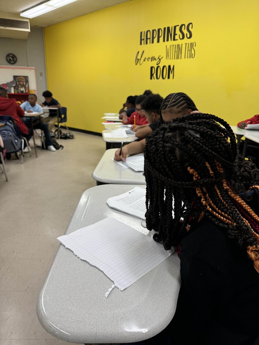 npmspanthers's tweet photo. Our sixth grade scholars were engaged with a text today. #bestyearever #textbasedevidence @JMCSchools @suptking @DrShemon https://t.co/owKSitzZ4x