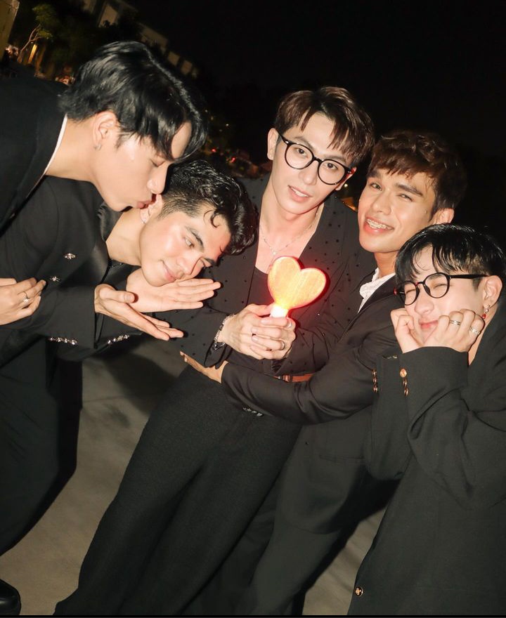 adorables_ofc's tweet photo. 080724 [ Joshua Adornado | IG UPDATE ]
Yes My Love❤🔥
Joshua❤Niko❤Jeff❤Brian❤RZ

Follow On IG:@joshadornado 

#143yesmylove 
#LoveJoshua 
@JoshAdornado https://t.co/XZI4RpvY4e