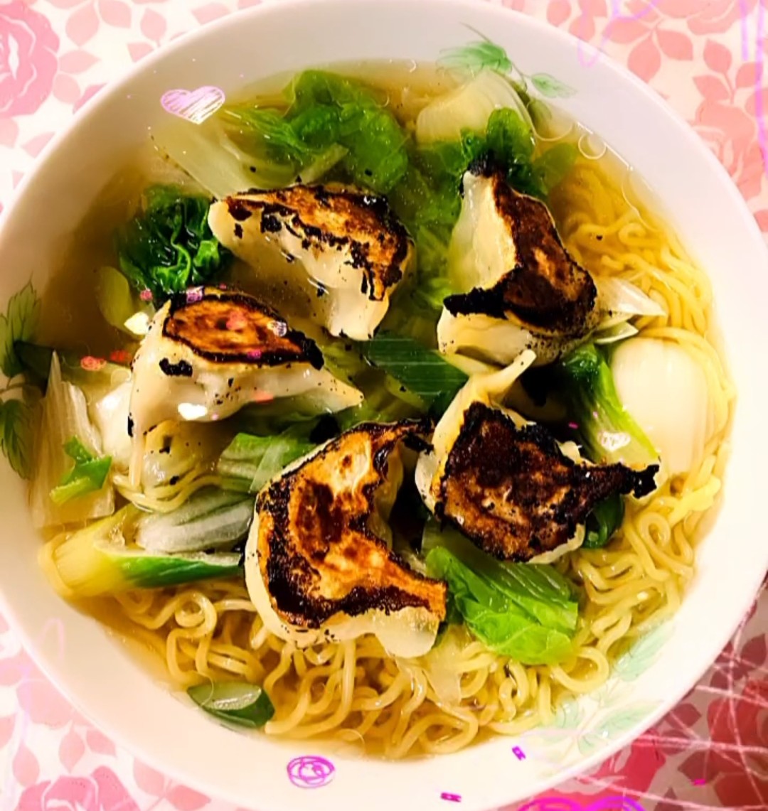 gyouzanohoueiat's tweet photo. まだまだお中元承り中
お盆だけどGW ( #gyozaweek )🥰

焼きはもちろんのこと
水餃子
揚げ餃子と多種多様な調理味付けをしてくださる
宇宙一美味しいと言ってくれる🤭

宝永の餃子をこよなく愛してくれてる1人と言っても過言ではない
はみちゃんさんより

⁡また１つ素敵な時間に乾杯🥂·͜· ♡⁡⁡⁡⁡ https://t.co/Ol6CcVNScE
