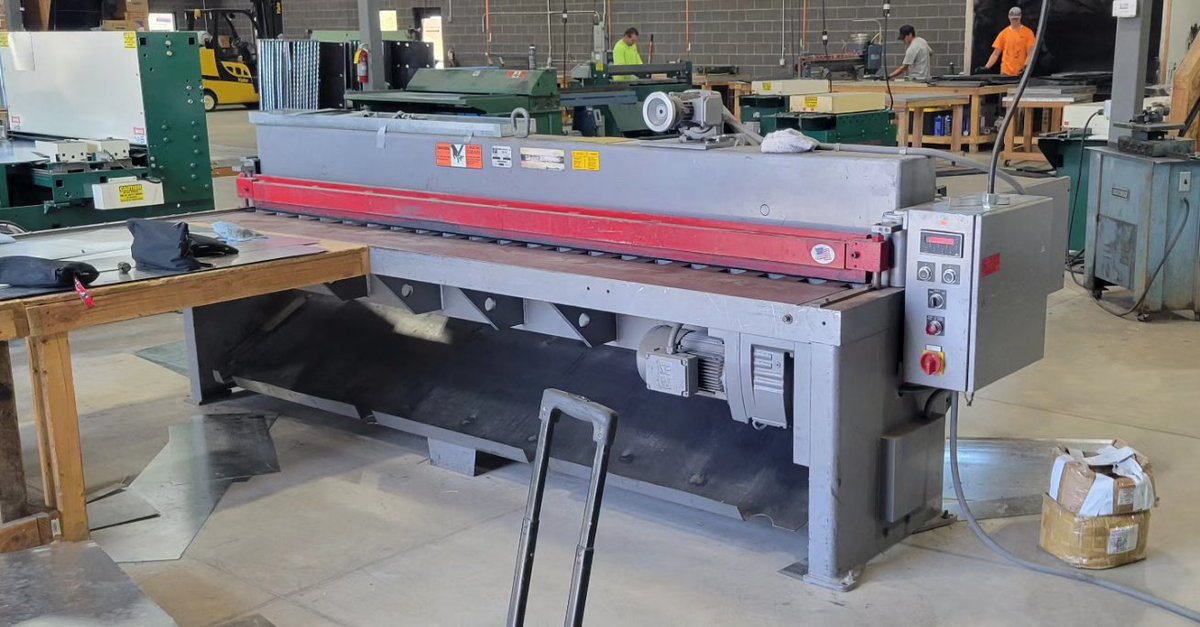 SilverbackMach's tweet photo. Our customers got a piece of material stuck in their shear, so we opened up the blade gap to get the material out, did a blade flip, and got it going again! This is why regular blade flips are important. Give us a call to flip or sharpen your blades!🦍🔧🇺🇸

#silverbackmachine https://t.co/e8KGE6rJGC