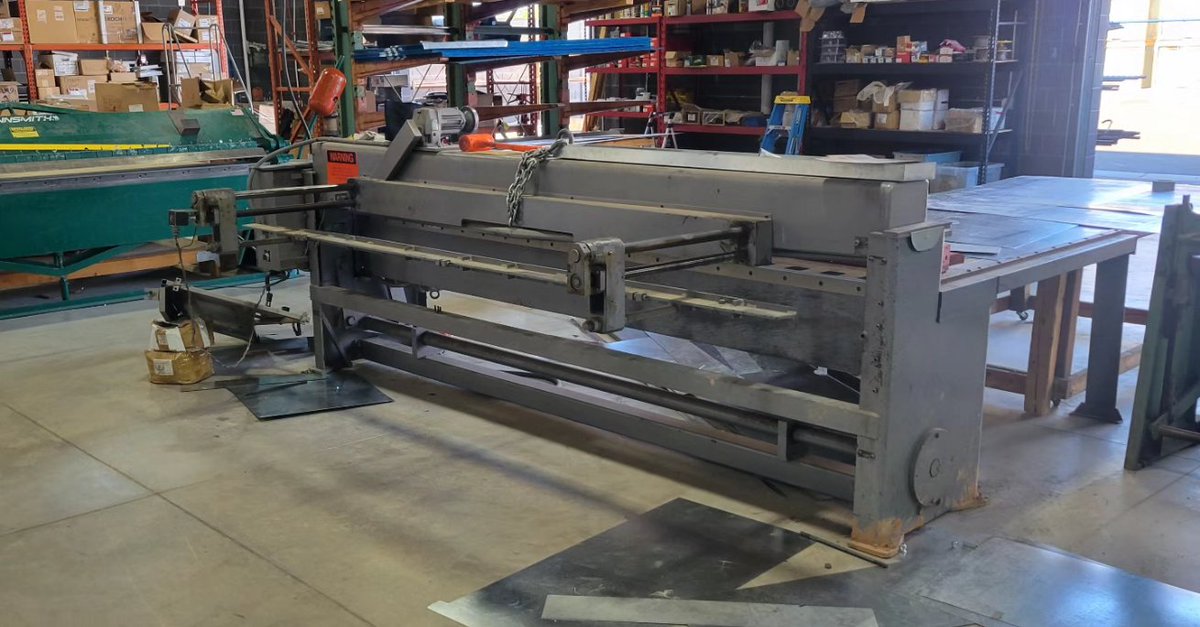 SilverbackMach's tweet photo. Our customers got a piece of material stuck in their shear, so we opened up the blade gap to get the material out, did a blade flip, and got it going again! This is why regular blade flips are important. Give us a call to flip or sharpen your blades!🦍🔧🇺🇸

#silverbackmachine https://t.co/e8KGE6rJGC