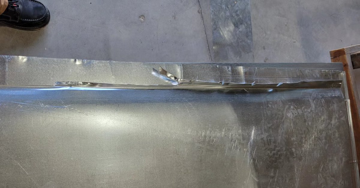 SilverbackMach's tweet photo. Our customers got a piece of material stuck in their shear, so we opened up the blade gap to get the material out, did a blade flip, and got it going again! This is why regular blade flips are important. Give us a call to flip or sharpen your blades!🦍🔧🇺🇸

#silverbackmachine https://t.co/e8KGE6rJGC