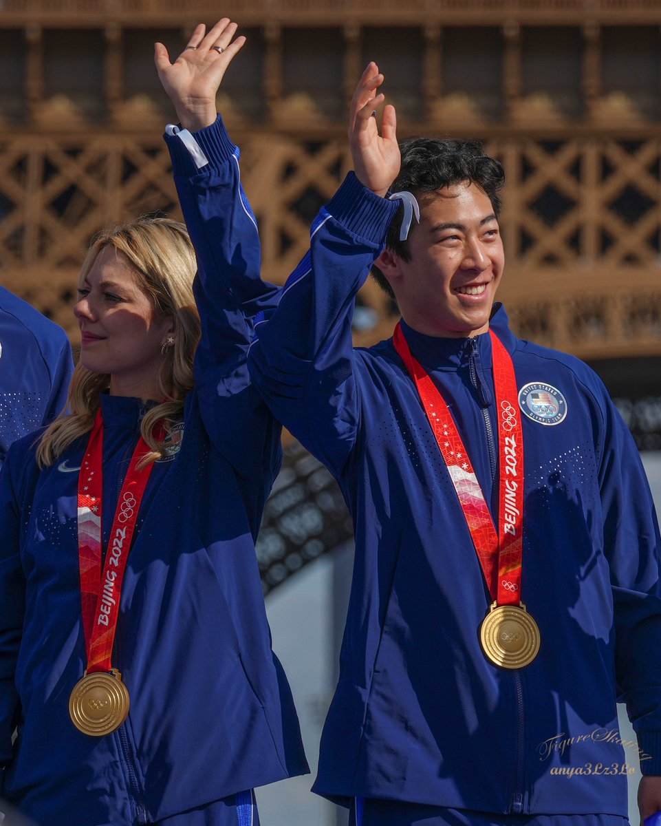 anya3Lz3Lo's tweet image. アメリカチームはご家族、コーチの方々たくさんお見かけしました。
みんなで勝ち取った金メダル🥇

#NathanChen
#AlexaKnierim