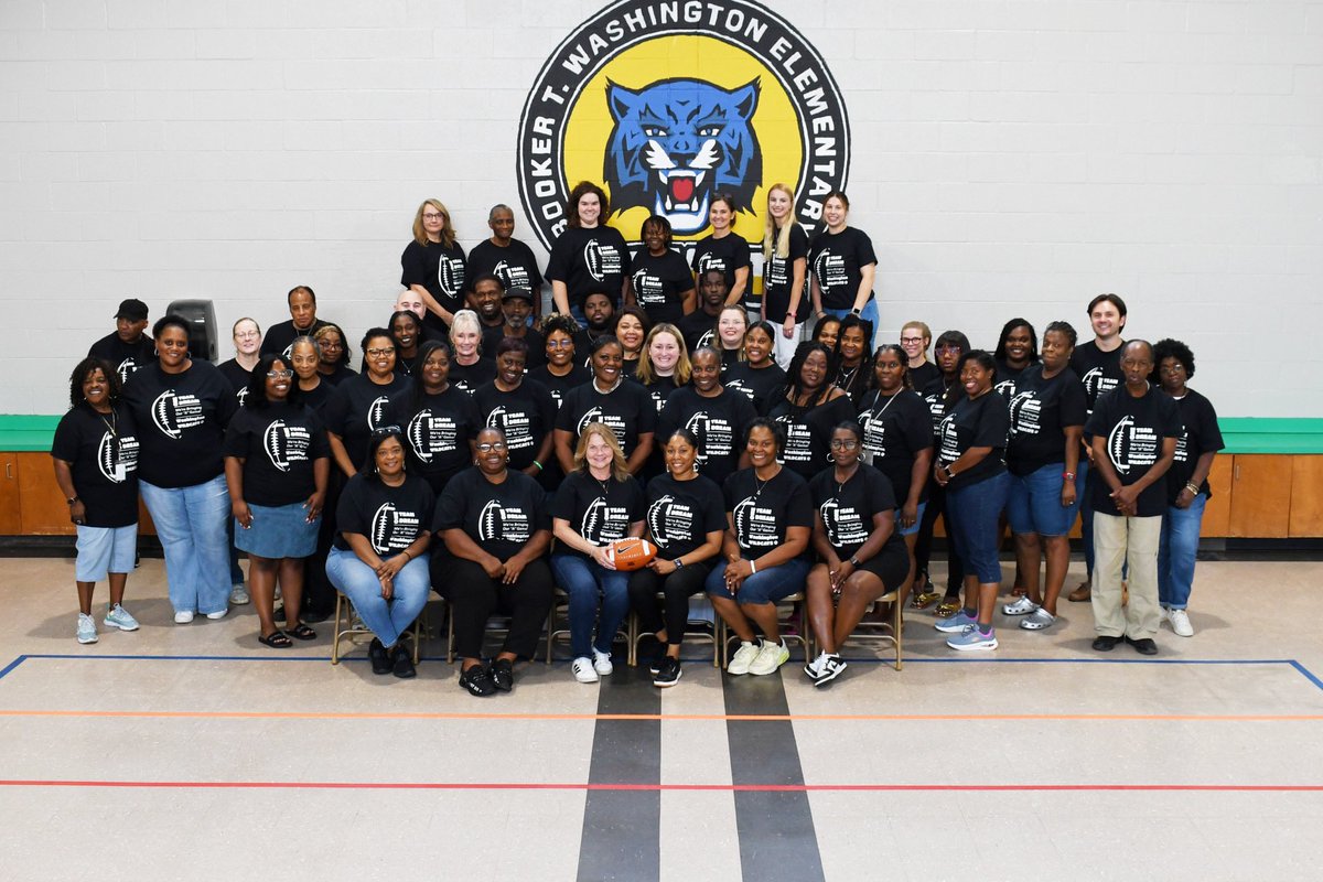 CWsteam_LRSD's tweet photo. We have our strong start playbook ready to bring our “A” game this year!  WE. ARE. TEAM. WASHINGTON! and WE. ARE.
WILDCATS! #oneteamonedream #AisforACCEPTANCE #AisforACHIEVEMENT @lrsd @DrJermallWright https://t.co/4VKt6tD1z5