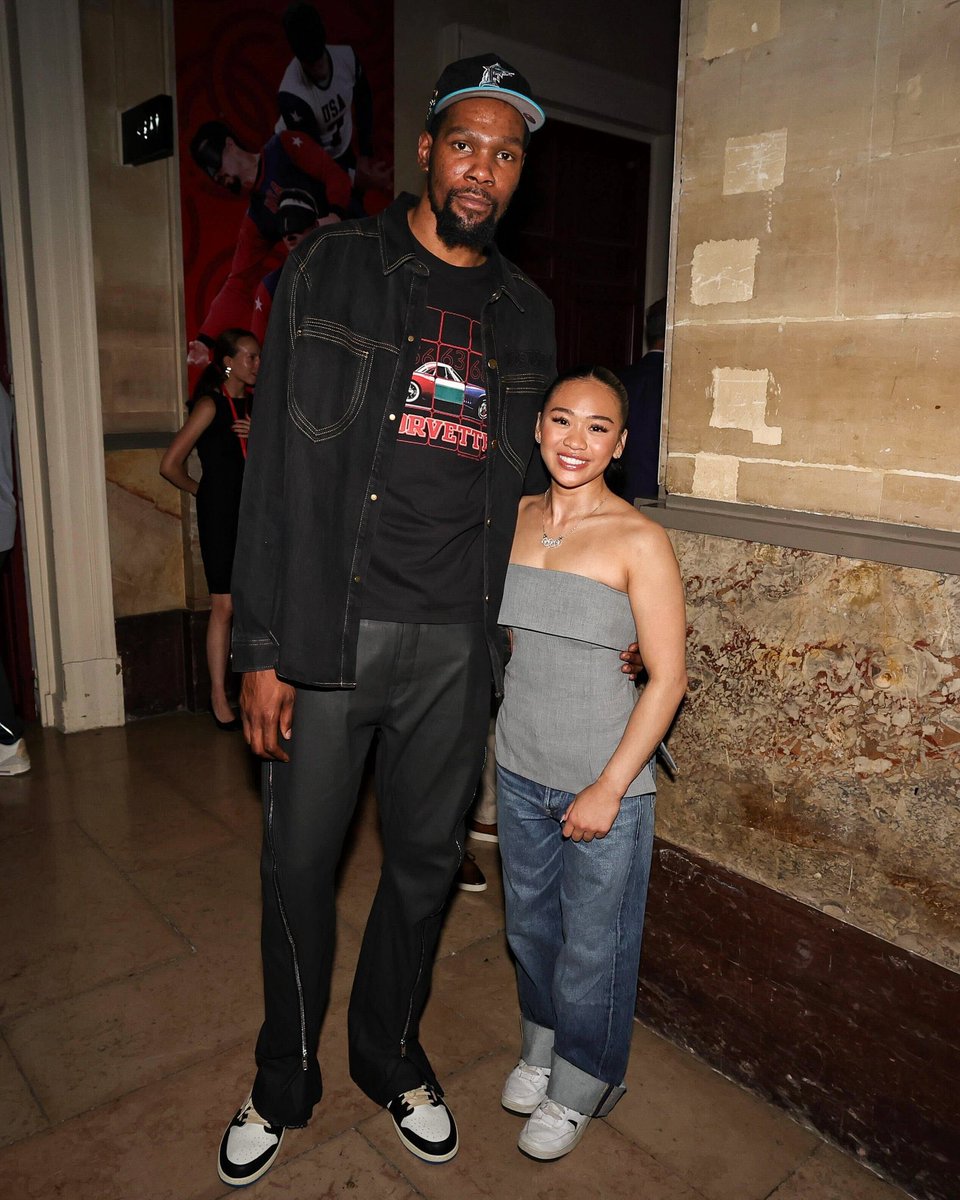 KD and Suni Lee linked up at the Paris Olympics 🤝

That height difference though 😮 

(via <a href="/Suns/">Phoenix Suns</a>)
