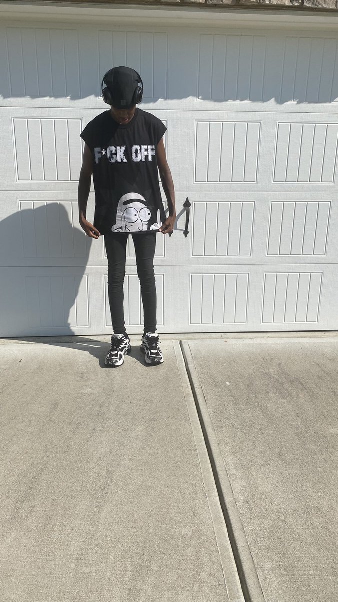 notcassius_'s tweet image. y they sayin my jeans to tight still